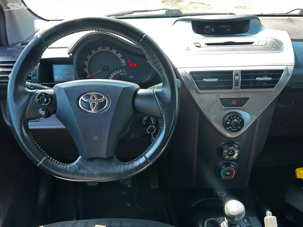 Toyota IQ 1.0i, r.2009, 2.majitel, klima, Stk - fotka 3