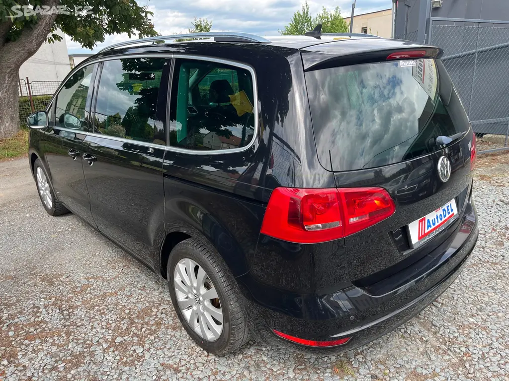Volkswagen Sharan 2.0 TDi DSG 125kW Xenon, Navi - fotka 2