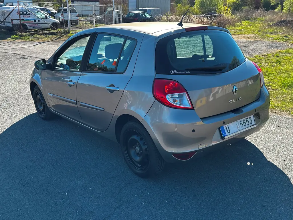Renault Clio 1.2i, r.2009, automat, klima, stk - fotka 4