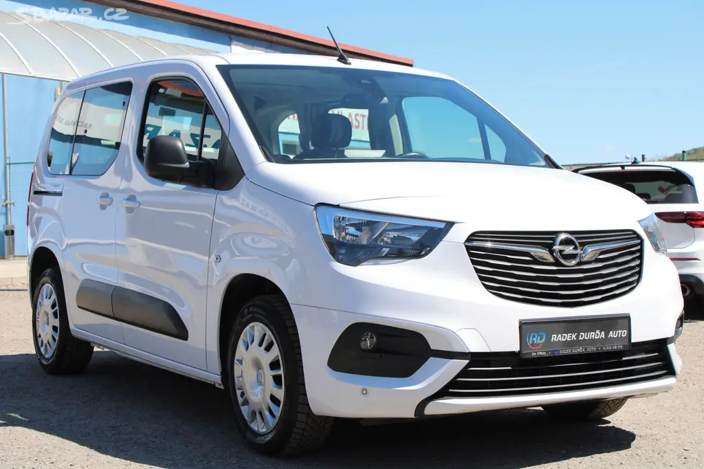 Opel Combo 1,2 T ČR,1.MAJ,DPH,AUTOMAT,2022 - fotka 3