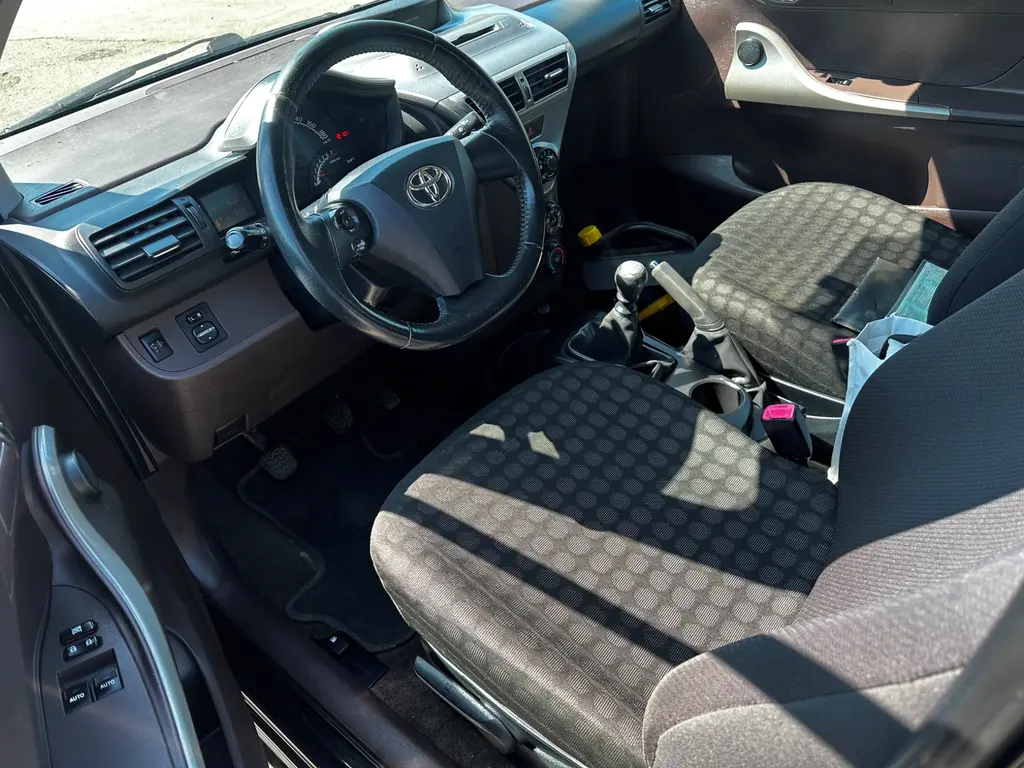Toyota IQ 1.0i, r.2009, 2.majitel, klima, Stk - fotka 6