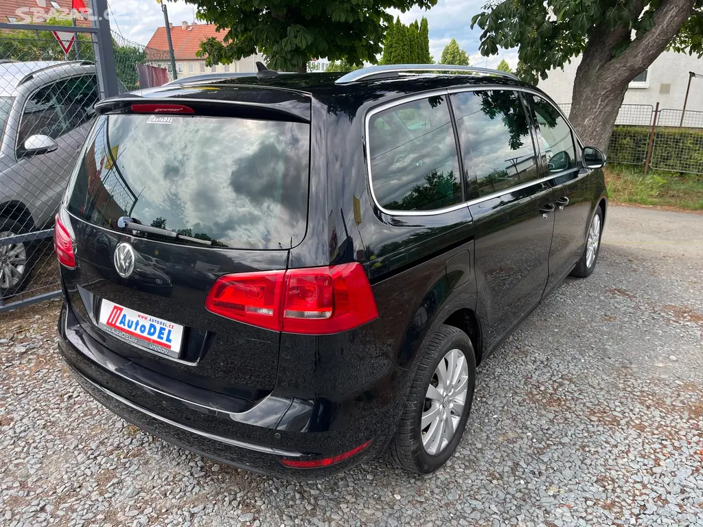 Volkswagen Sharan 2.0 TDi DSG 125kW Xenon, Navi - fotka 3