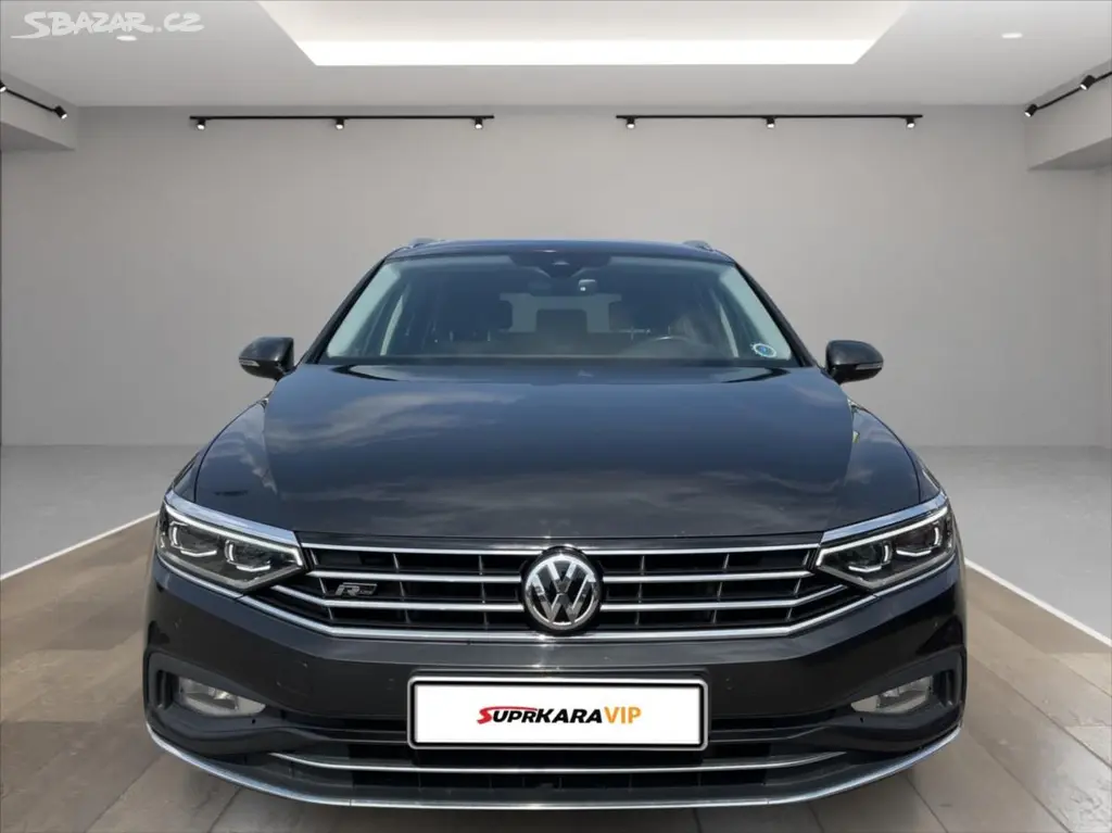 Volkswagen Passat, 2,0 TDi DSG Matrix Alcantara - fotka 2