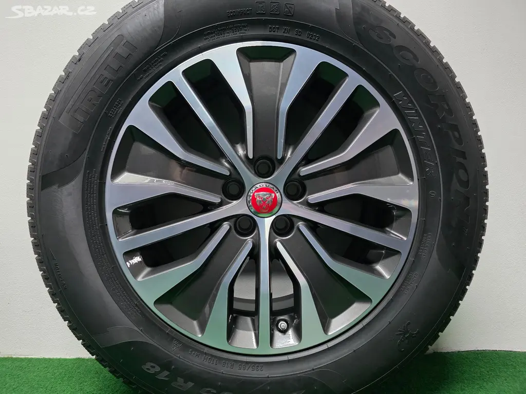 Jaguar  F - Pace  Alu kolo 18  Originál   sada