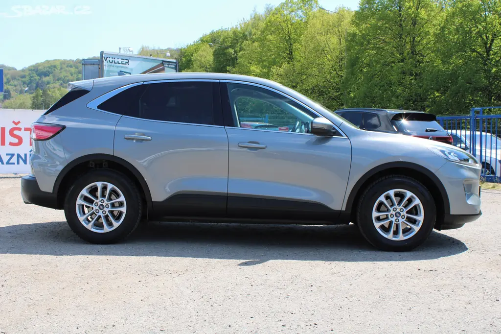 Ford Kuga 1,5 EB ČR,1.MAJ,TITANIUM,DPH,2021 - fotka 4