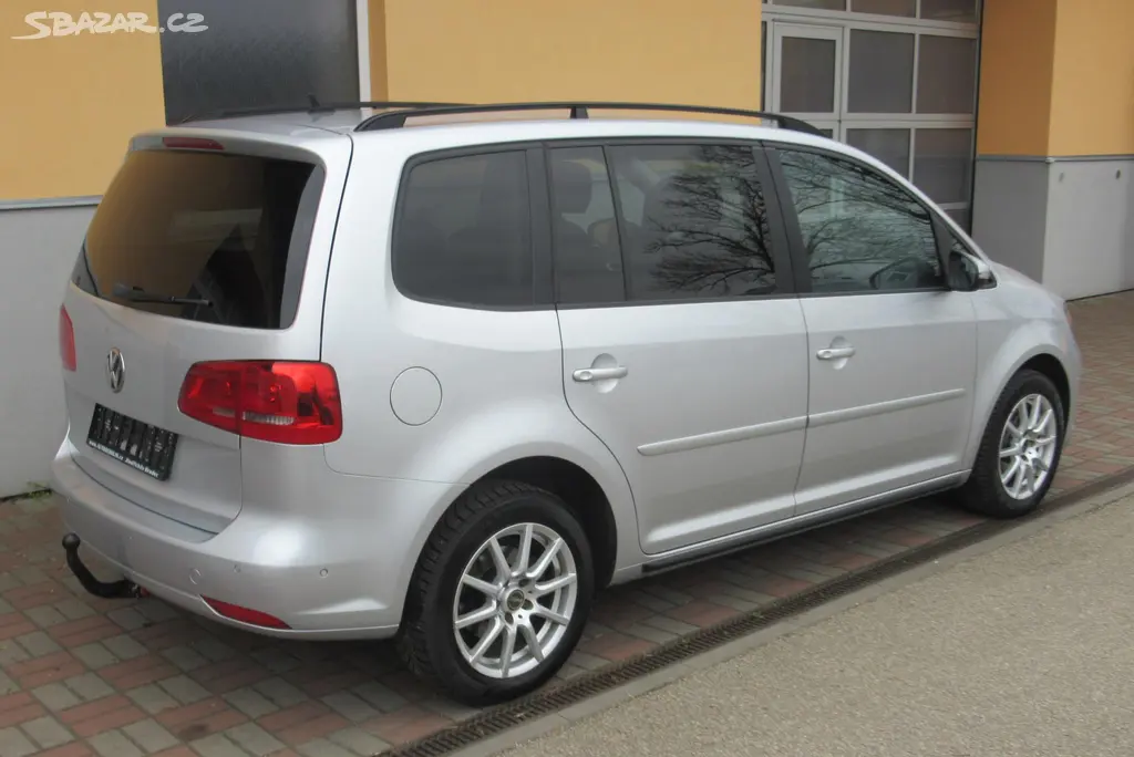 Volkswagen Touran, 1.6 TDI AUT. KLIMA TAŽNÉ - fotka 5