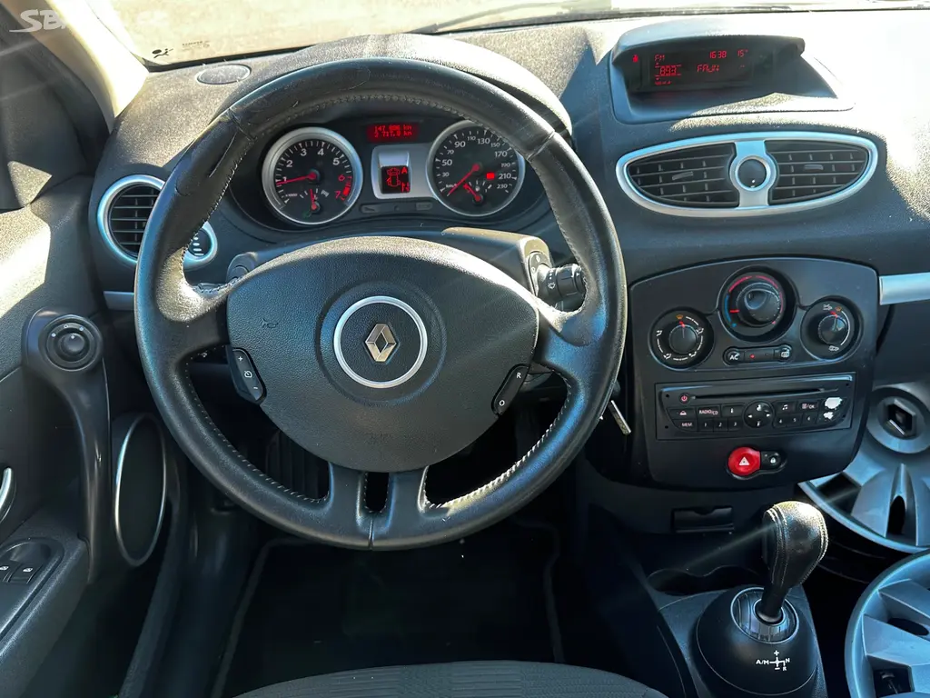 Renault Clio 1.2i, r.2009, automat, klima, stk - fotka 5