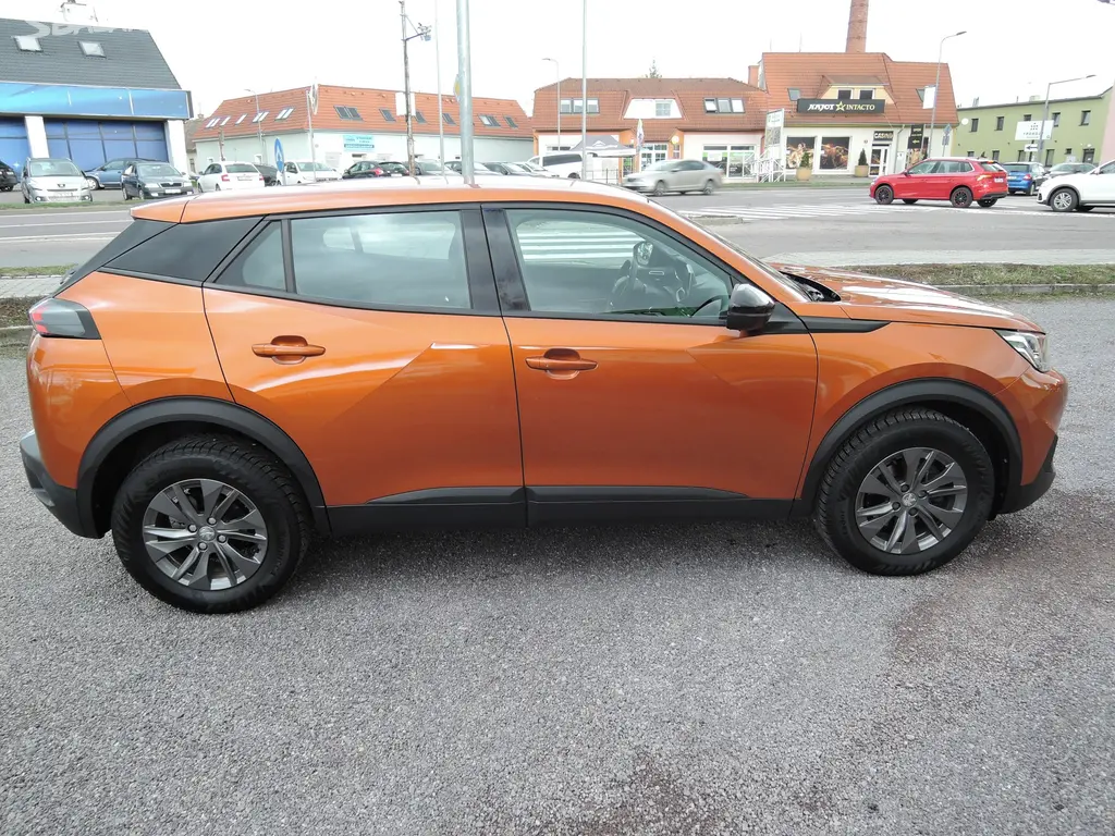 Peugeot 2008 1,2 Puretech Záruka8/27 ČR 26tkm 2022 - fotka 4