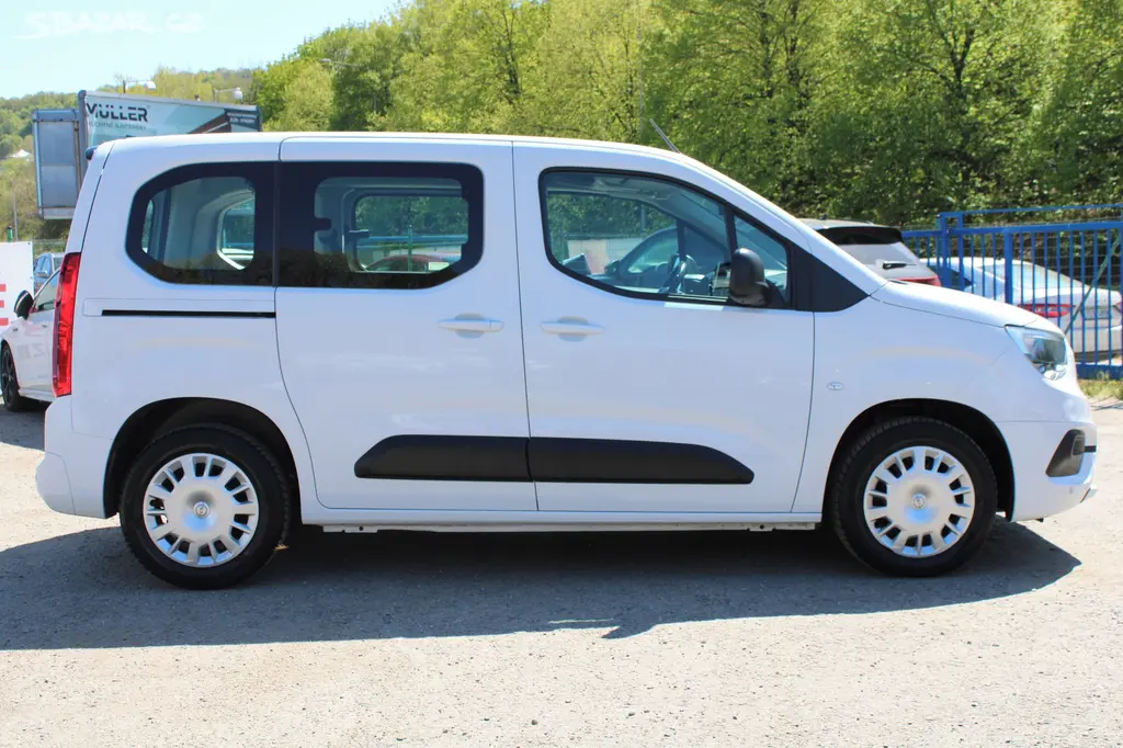 Opel Combo 1,2 T ČR,1.MAJ,DPH,AUTOMAT,2022 - fotka 4
