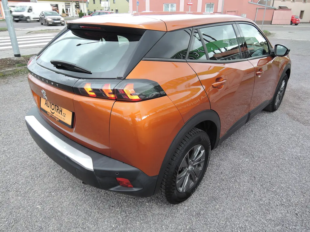 Peugeot 2008 1,2 Puretech Záruka8/27 ČR 26tkm 2022 - fotka 5