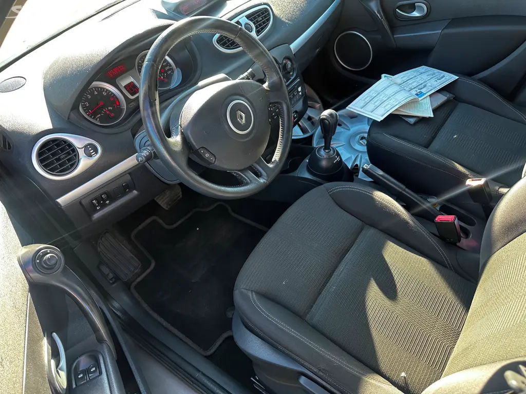 Renault Clio 1.2i, r.2009, automat, klima, stk - fotka 6