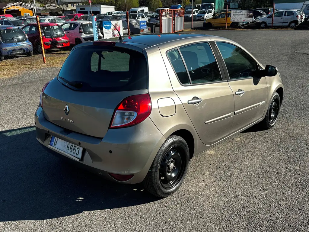 Renault Clio 1.2i, r.2009, automat, klima, stk - fotka 3