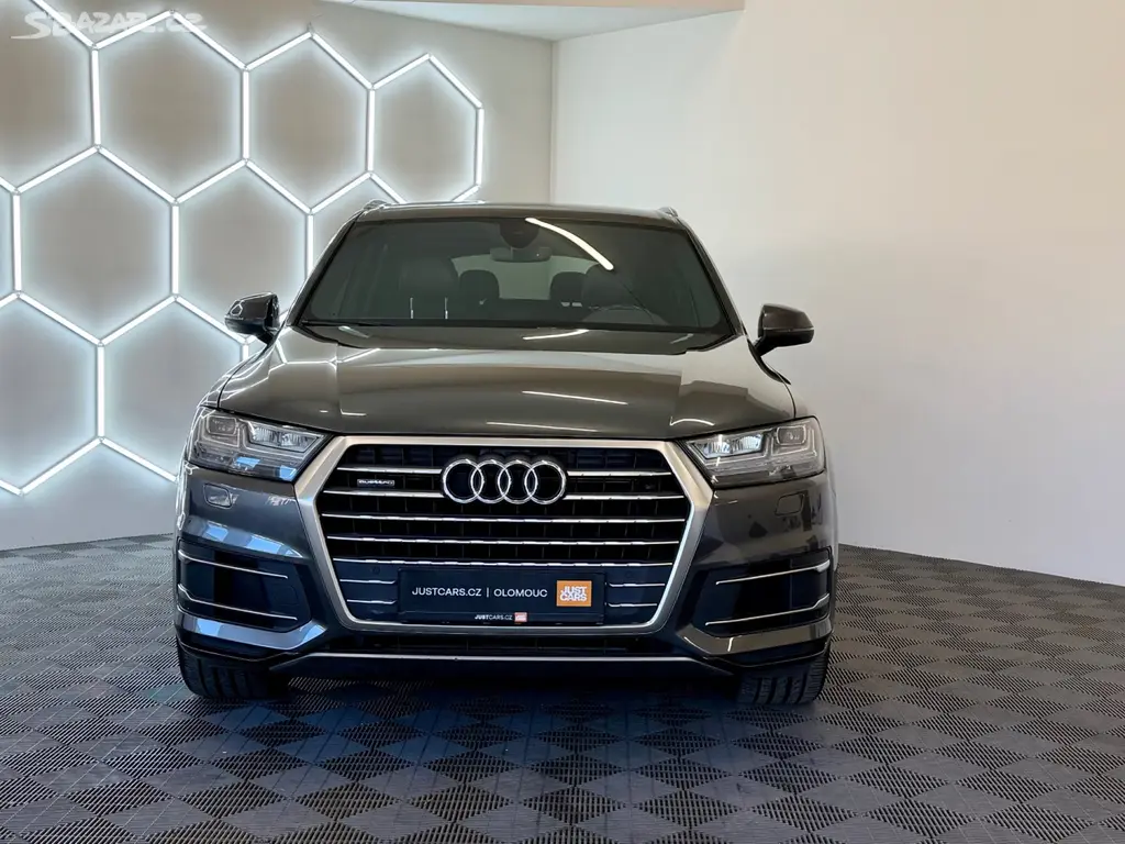 Audi Q7, 3.0 TDI 4x4/S-LINE/7.MÍST - fotka 2