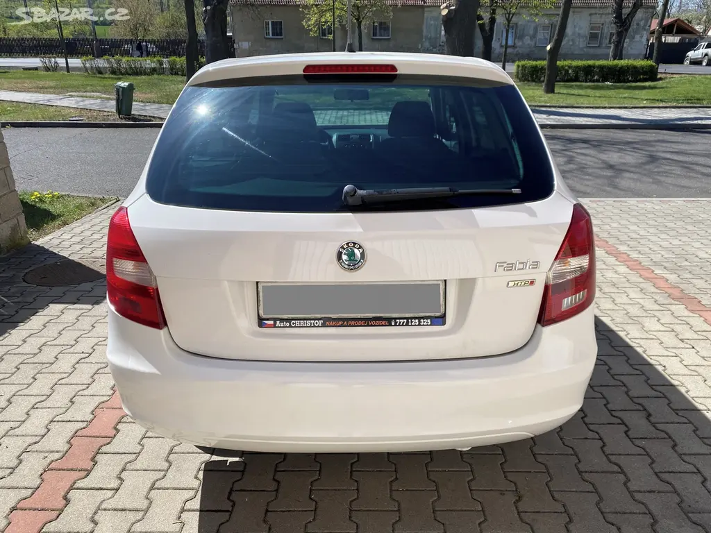 ŠKODA FABIA COMBI 2012 - fotka 4
