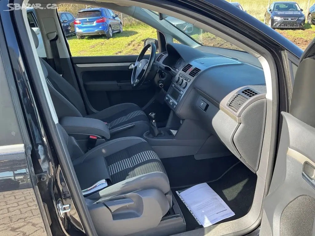 Volkswagen Touran, 1.6Mpi 75KW UNITED TAŽNÉ7-MÍST - fotka 2