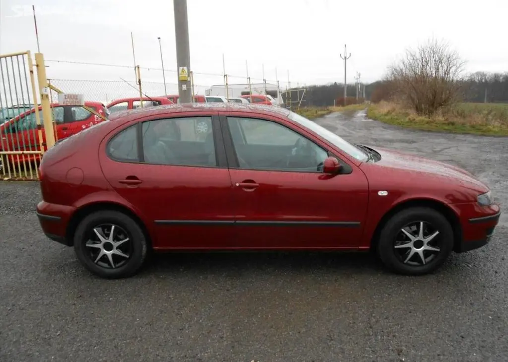 Seat Leon 1,4 i 16V 55 kW KLIMA Serviska benzín - fotka 2