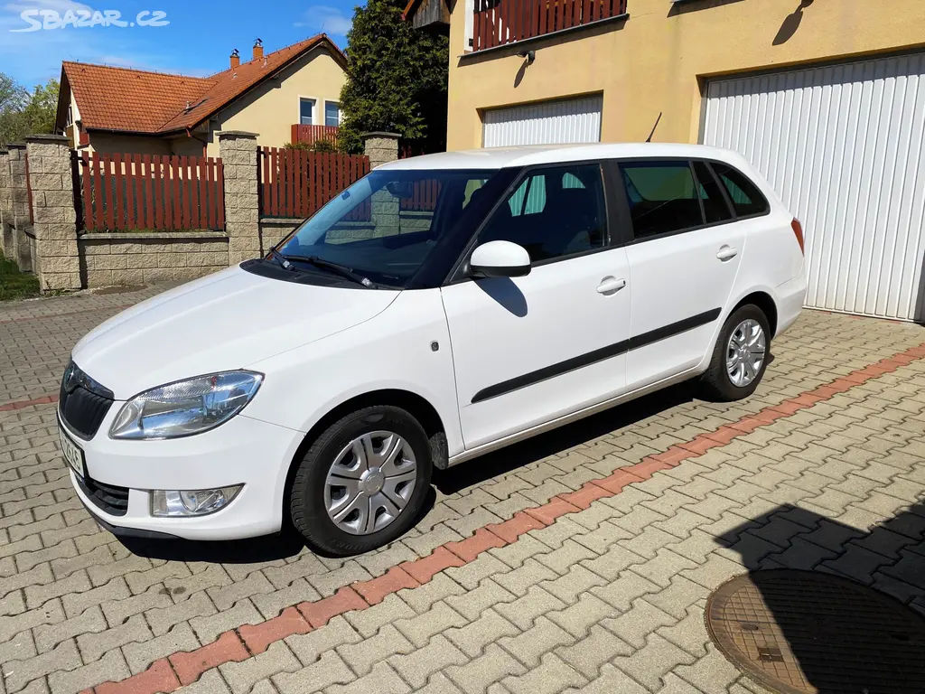 ŠKODA FABIA COMBI 2012 - fotka 2