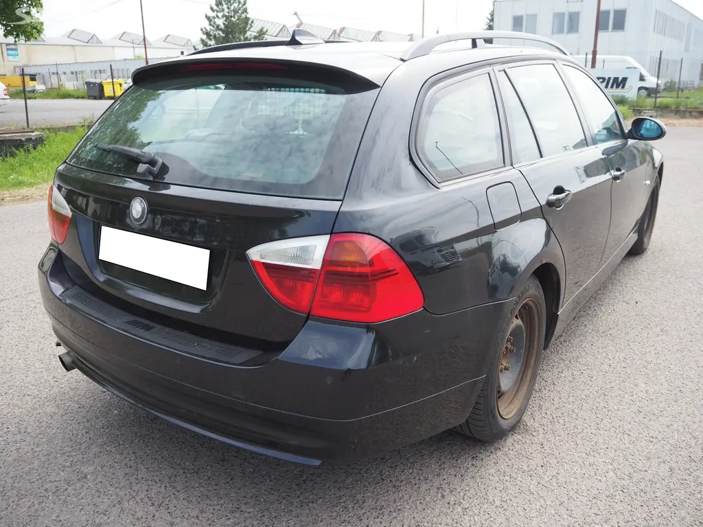BMW 320i klima, vyhř. sedadla - fotka 5