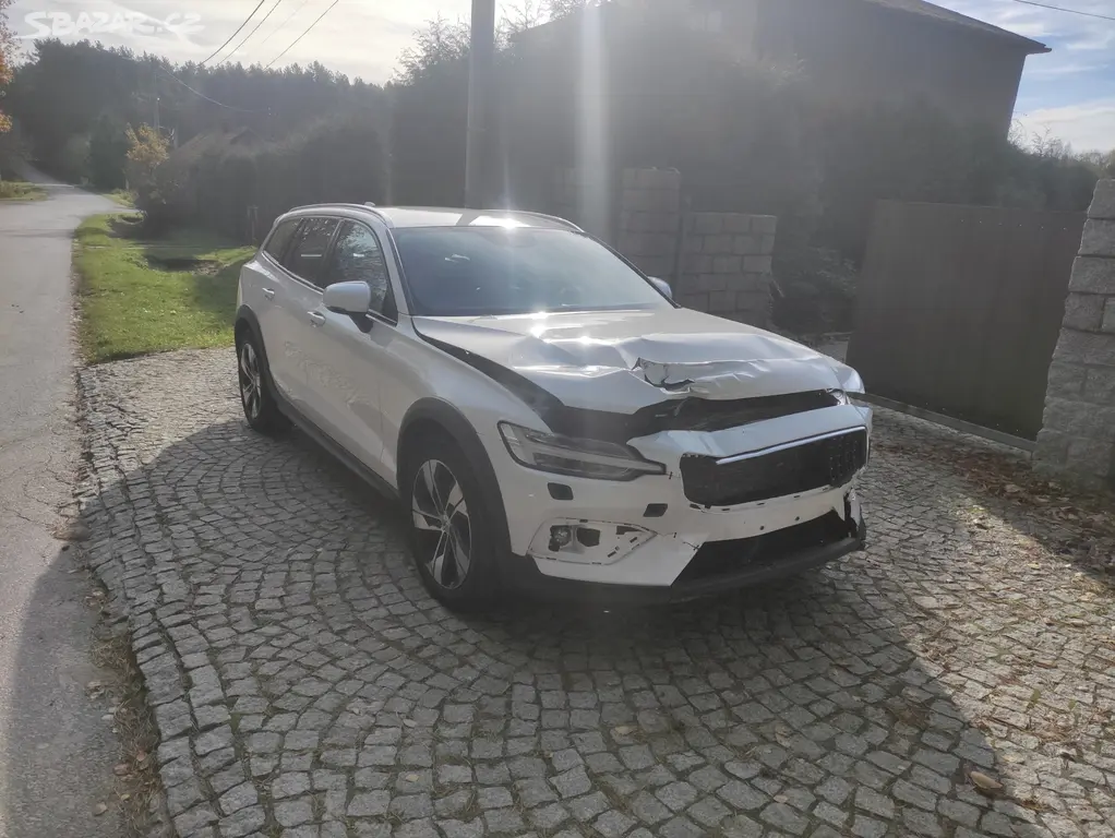 Volvo V60 Cross Country D4 SCR AWD Momentum 2019rv - fotka 2