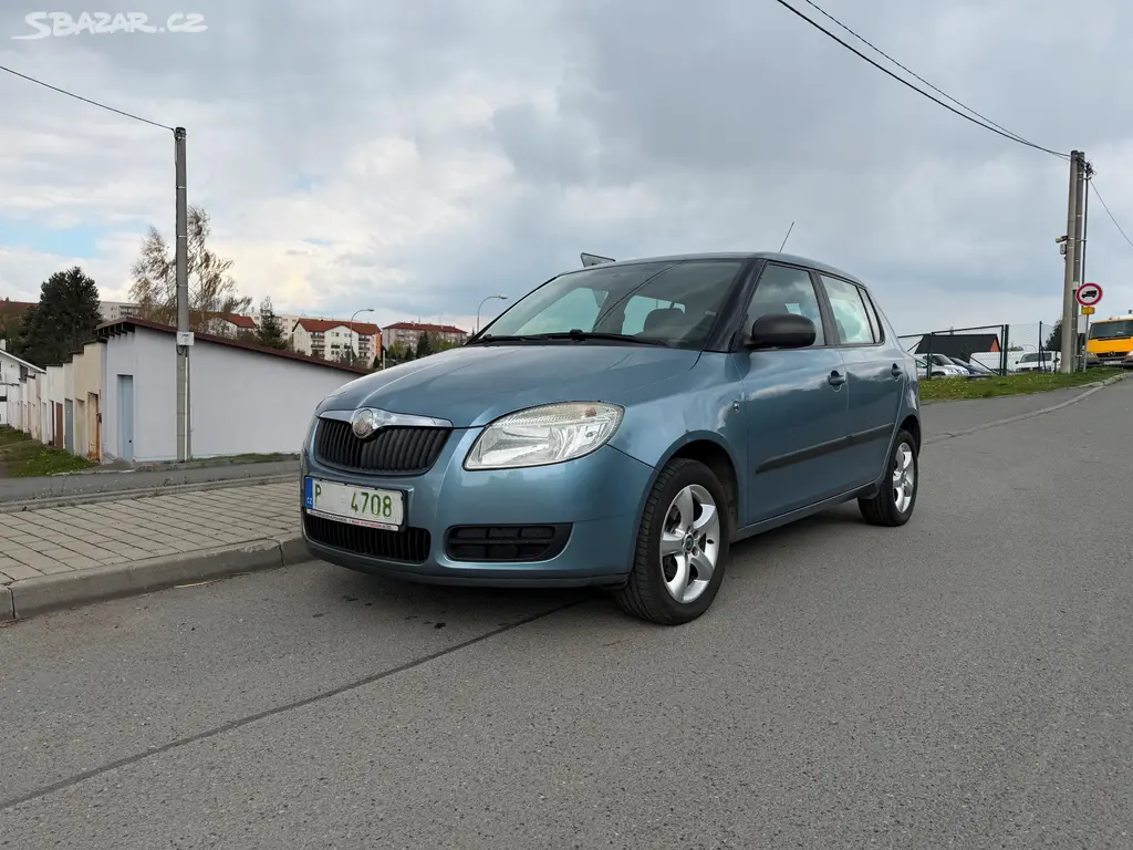 Škoda Fabia II 1.2 HTP,Hatchback,klima,1.majitel ! - fotka 3