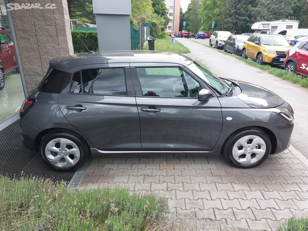 Suzuki Swift, 1.2 Premium Hybrid - fotka 5