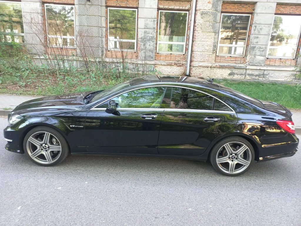 Mercedes-Benz CLS 63 AMG, 5,5L V8 BITURBO - fotka 5