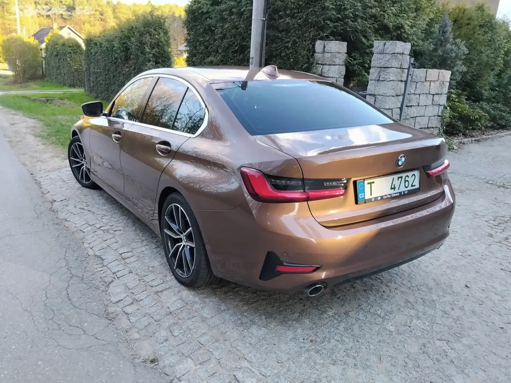 BMW Seria 3 318d Luxury Line 2019rv 60000km - fotka 3