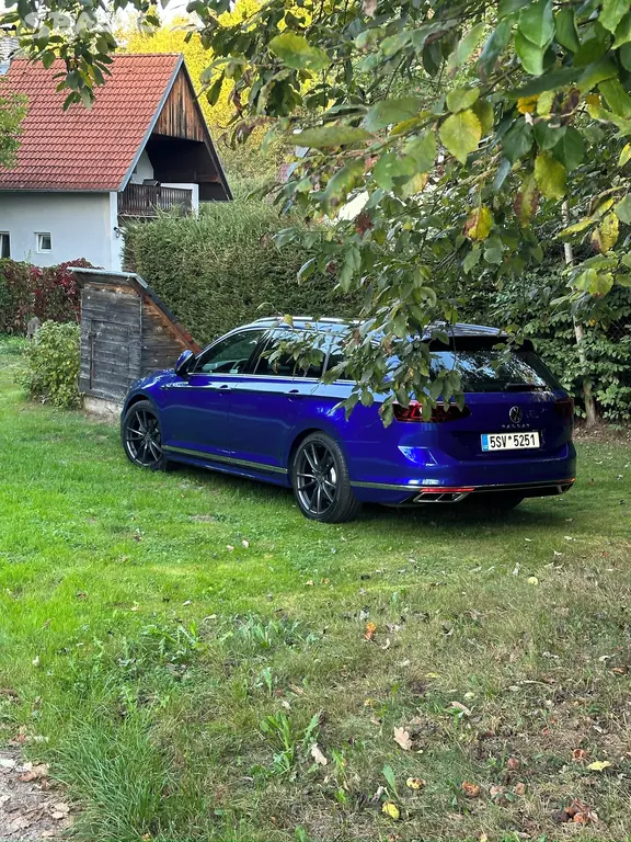 VW Passat R Line 147 KW Digital Cockpit IQ LED - fotka 4