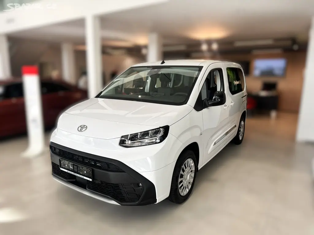 Toyota Proace, Business