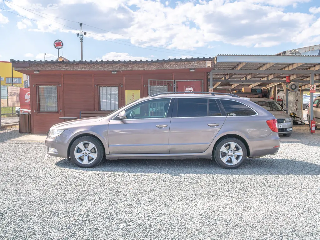 Škoda Superb ČR 2.0TDI 125KW man NAVIGACE