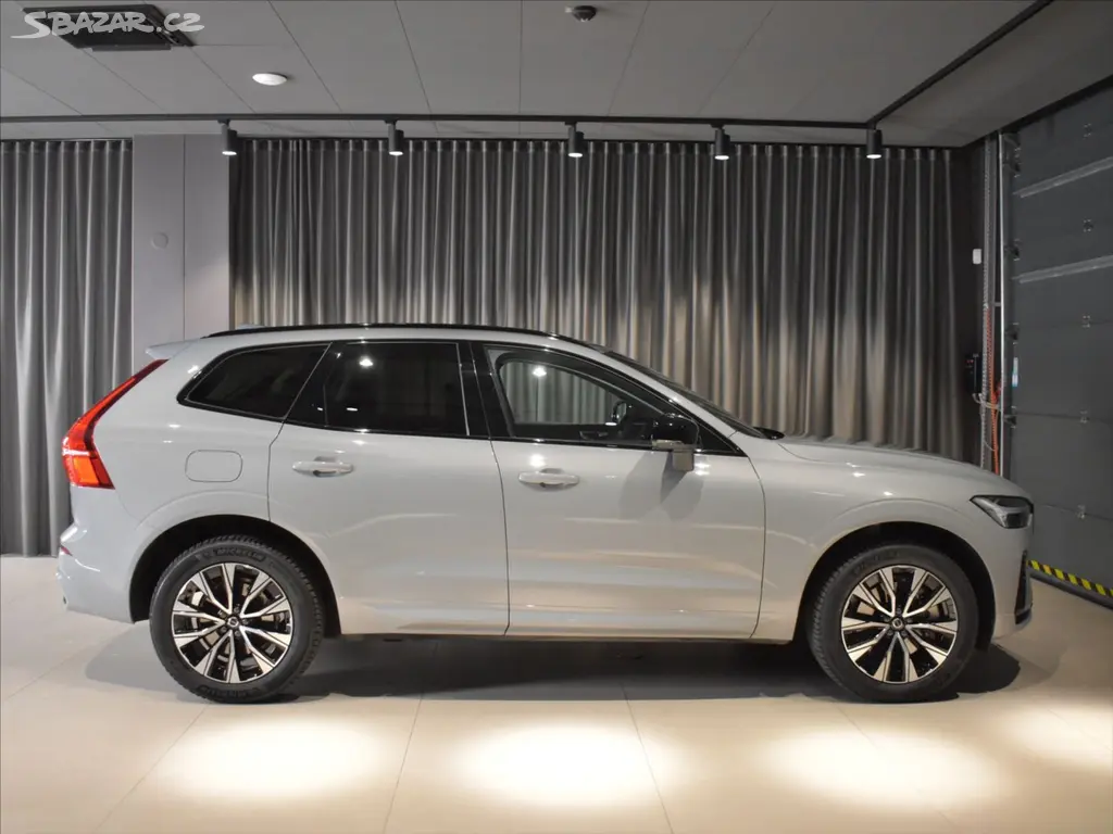 Volvo XC60, 2,0 B4 AWD Plus Blis,Bezklíč - fotka 3