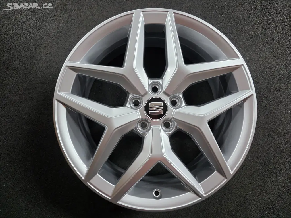 Seat Ibiza Alu kolo 17 6F0601025C Originál kusovka