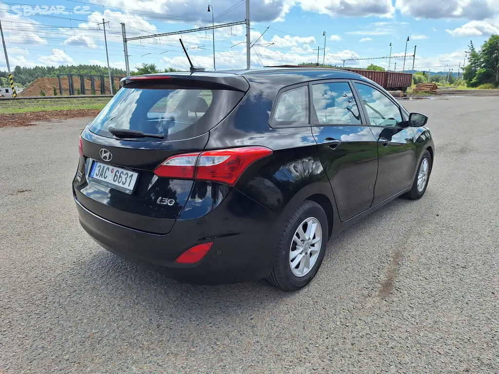 Hyundai i30 kombi 1.6 CRDi - fotka 5