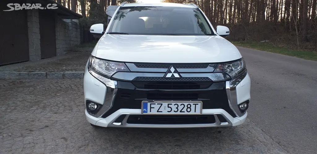 Mitsubishi Outlander PHEVintense plus 2018rv 93tkm - fotka 5