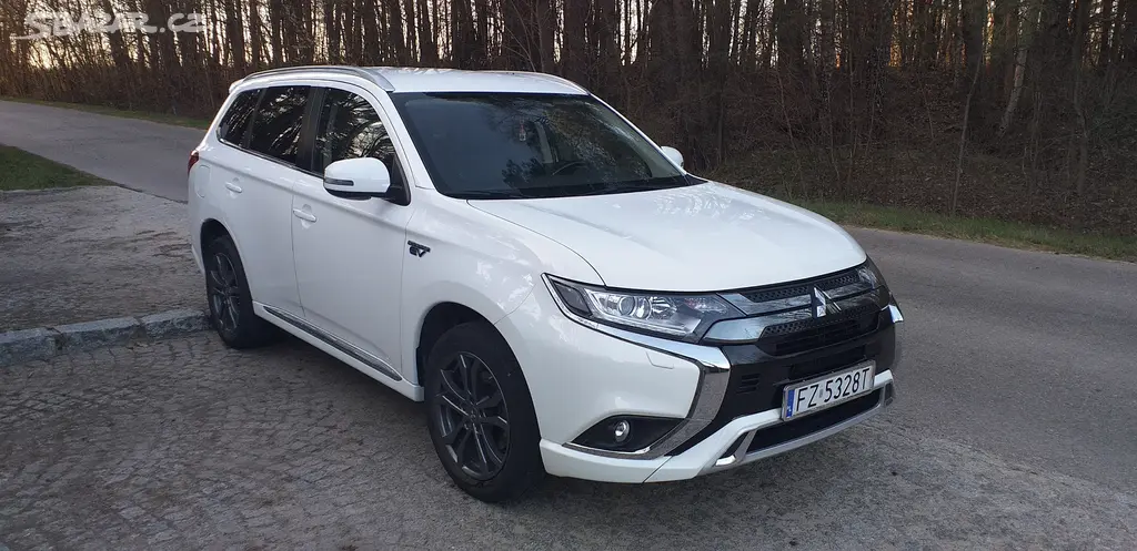 Mitsubishi Outlander PHEVintense plus 2018rv 93tkm