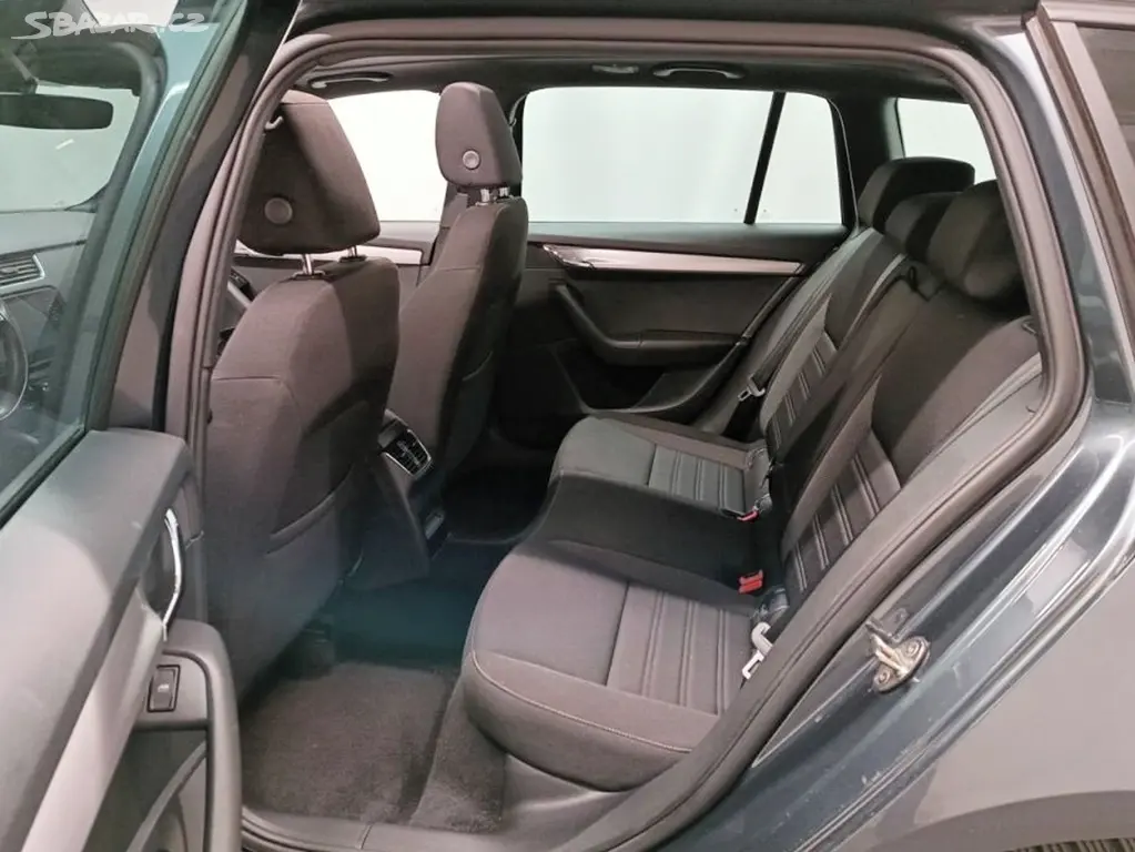 Škoda Octavia, 2.0 TDi (110 kW), plný servis - fotka 6