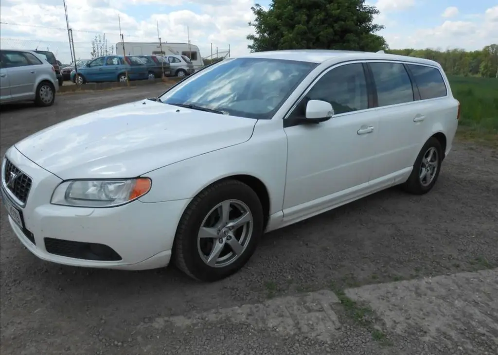 Volvo V70 2,4 D 5 AWD 136 kW DIGIKLIMA nafta