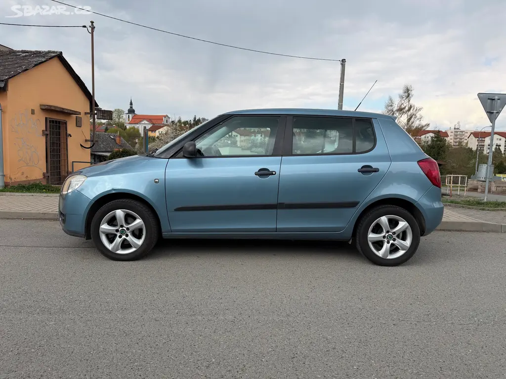 Škoda Fabia II 1.2 HTP,Hatchback,klima,1.majitel ! - fotka 4