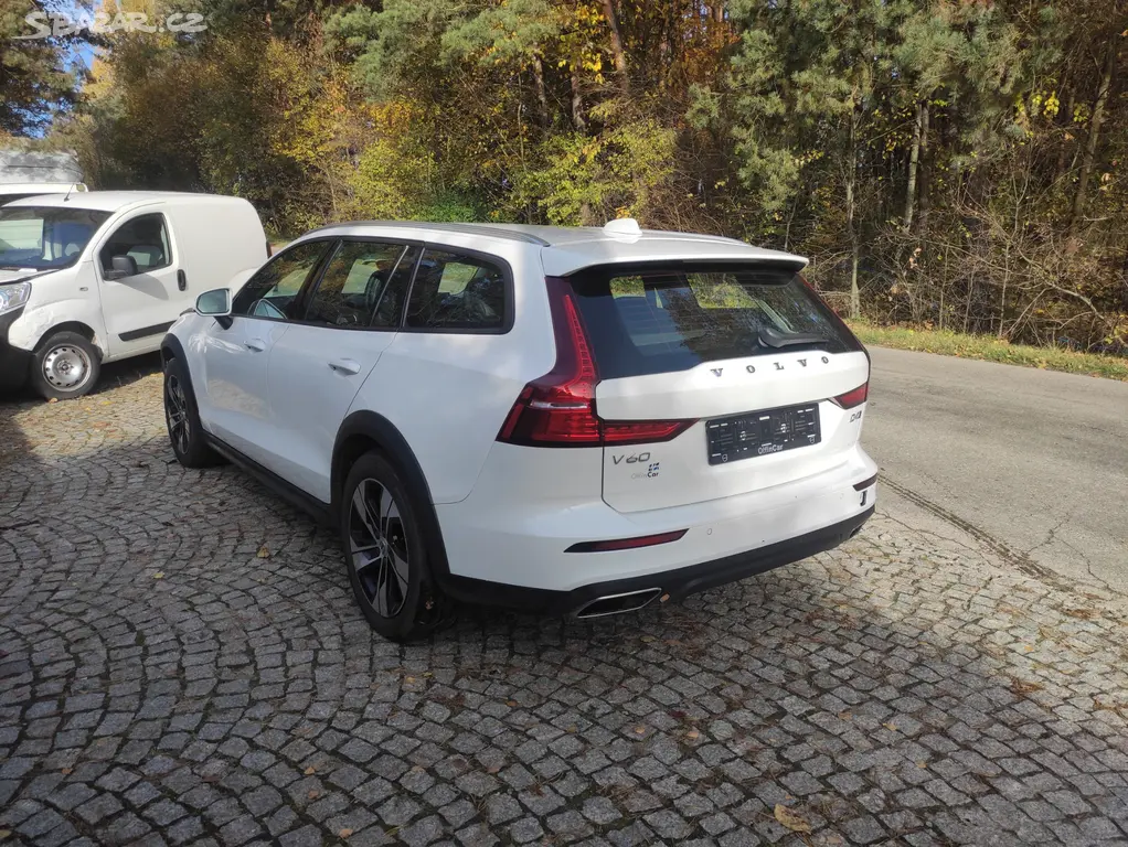 Volvo V60 Cross Country D4 SCR AWD Momentum 2019rv - fotka 4
