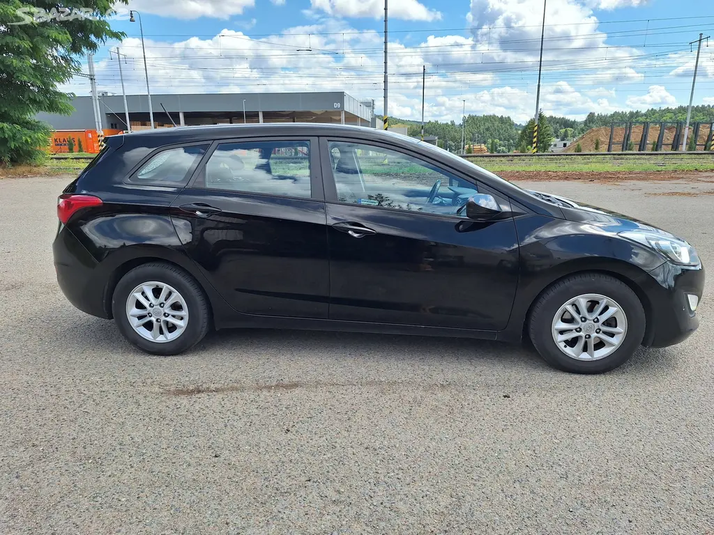 Hyundai i30 kombi 1.6 CRDi - fotka 4
