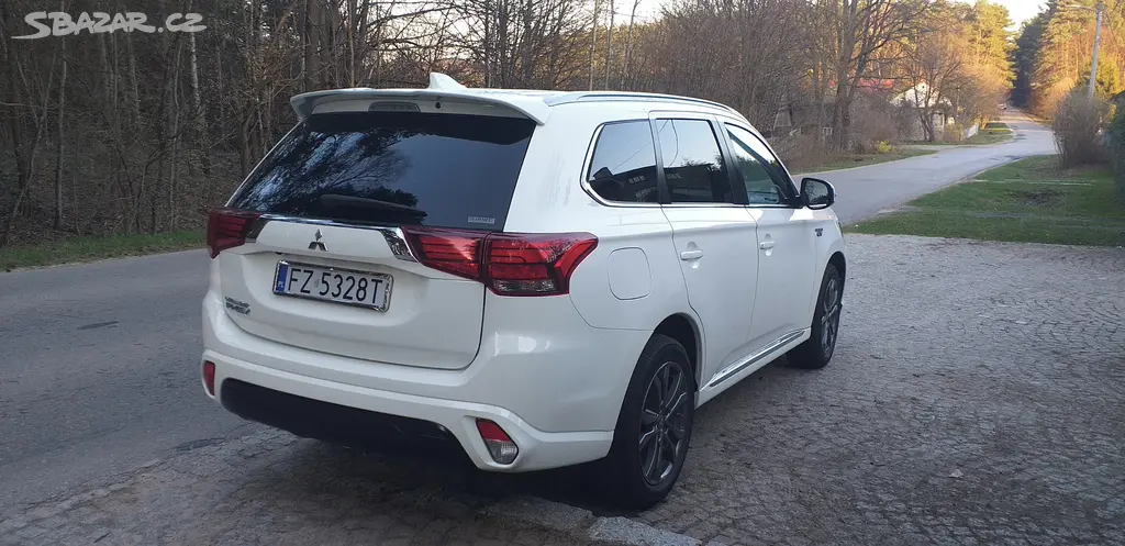 Mitsubishi Outlander PHEVintense plus 2018rv 93tkm - fotka 4