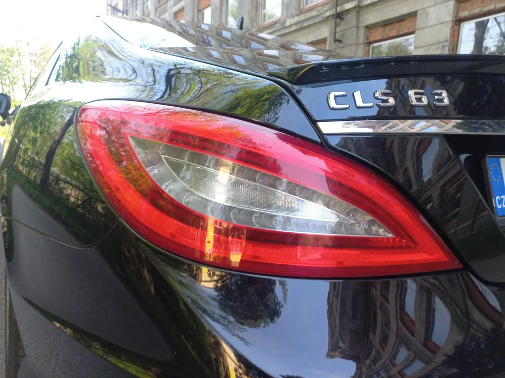 Mercedes-Benz CLS 63 AMG, 5,5L V8 BITURBO - fotka 4