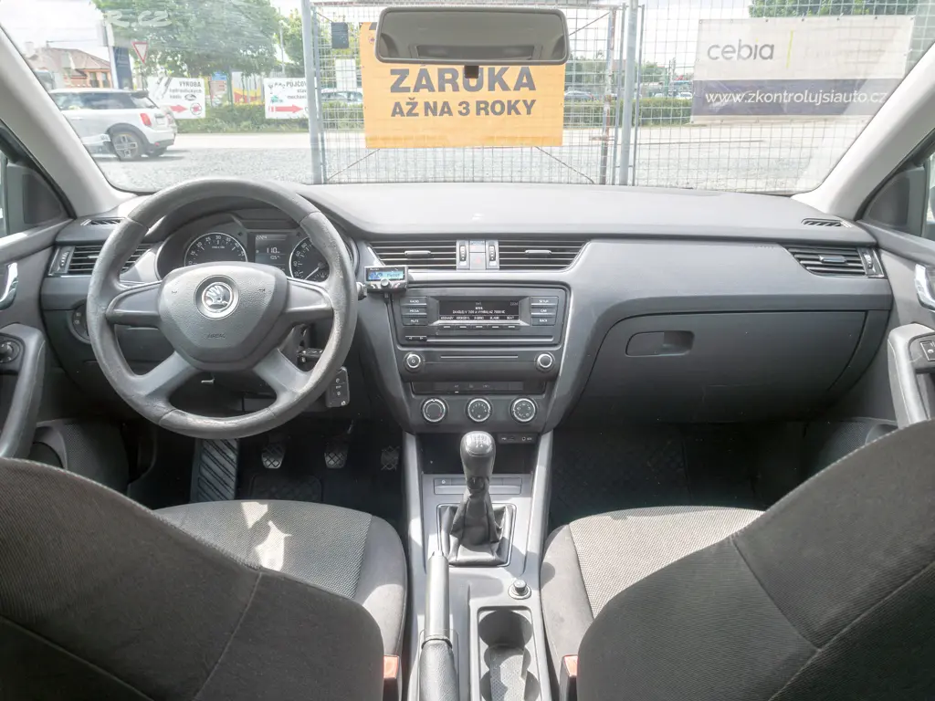 Škoda Octavia ČR 1.6TDI 66KW PO SERVISU - fotka 4