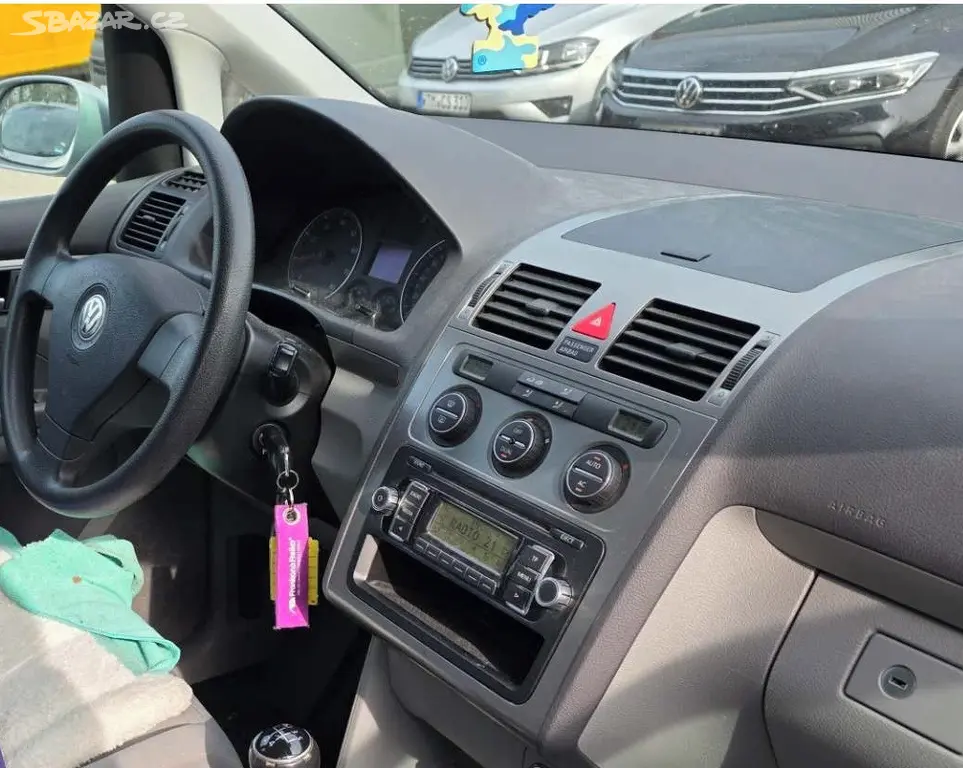 Volkswagen Touran, 1.6 MPi 75KW TAŽNÉ 7-MÍST TOP - fotka 3