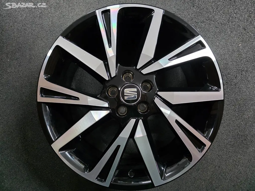 Seat Arona Alu kolo 18 6F9071498A Originál kusovka