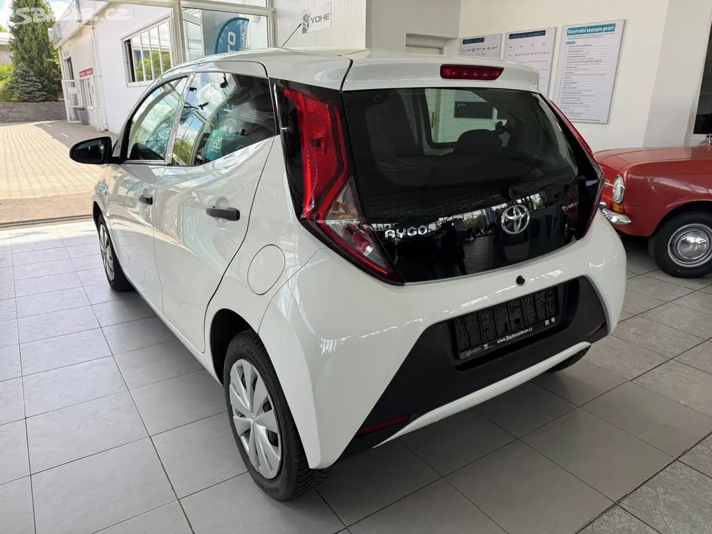 Toyota Aygo, 1.0 53 kW plná ser.historie - fotka 5