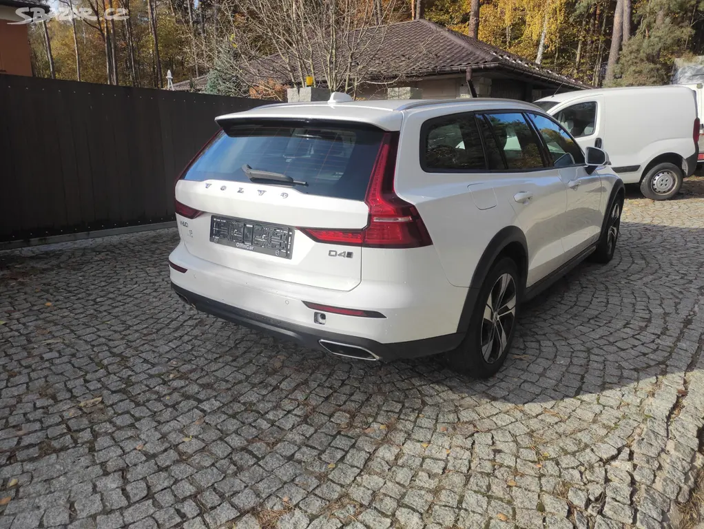 Volvo V60 Cross Country D4 SCR AWD Momentum 2019rv - fotka 3