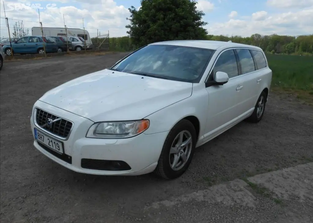 Volvo V70 2,4 D 5 AWD 136 kW DIGIKLIMA nafta - fotka 2