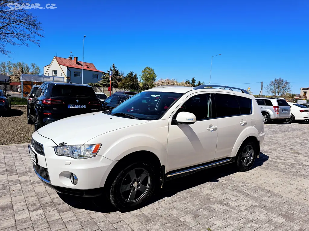 Mitsubishi Outlander, 2.2 DI-D TC-SST Intense Plus - fotka 5