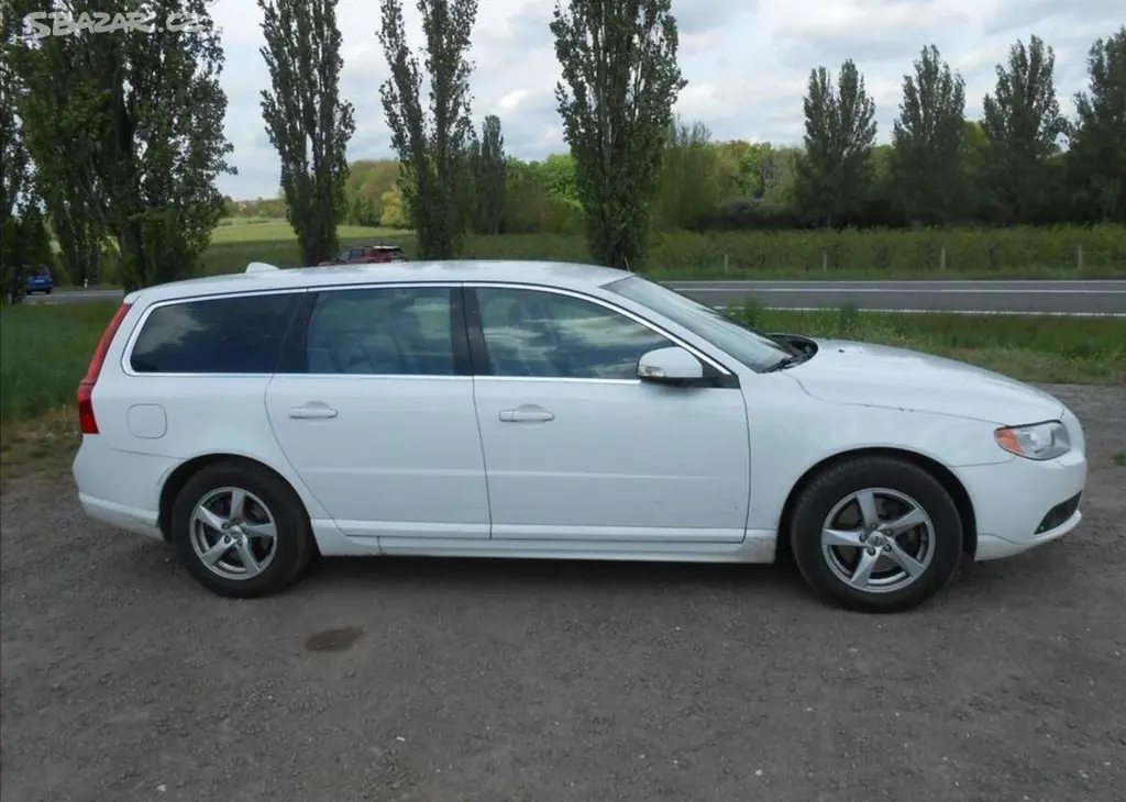 Volvo V70 2,4 D 5 AWD 136 kW DIGIKLIMA nafta - fotka 5